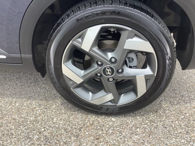 Certified 2025 Hyundai Venue Limited FWD image 32