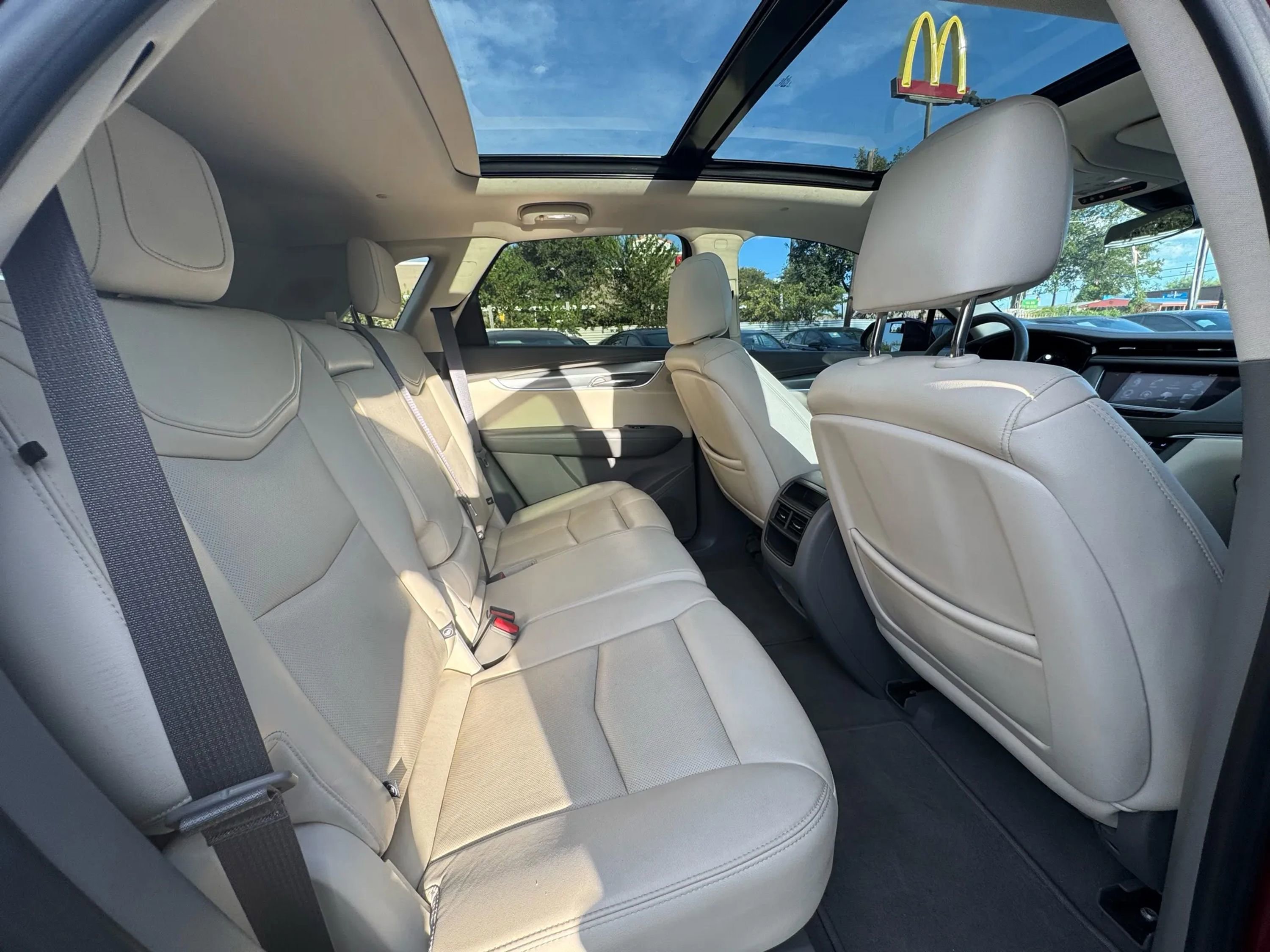 Used 2018 Cadillac XT5 Luxury w/ Driver Awareness Package image 12