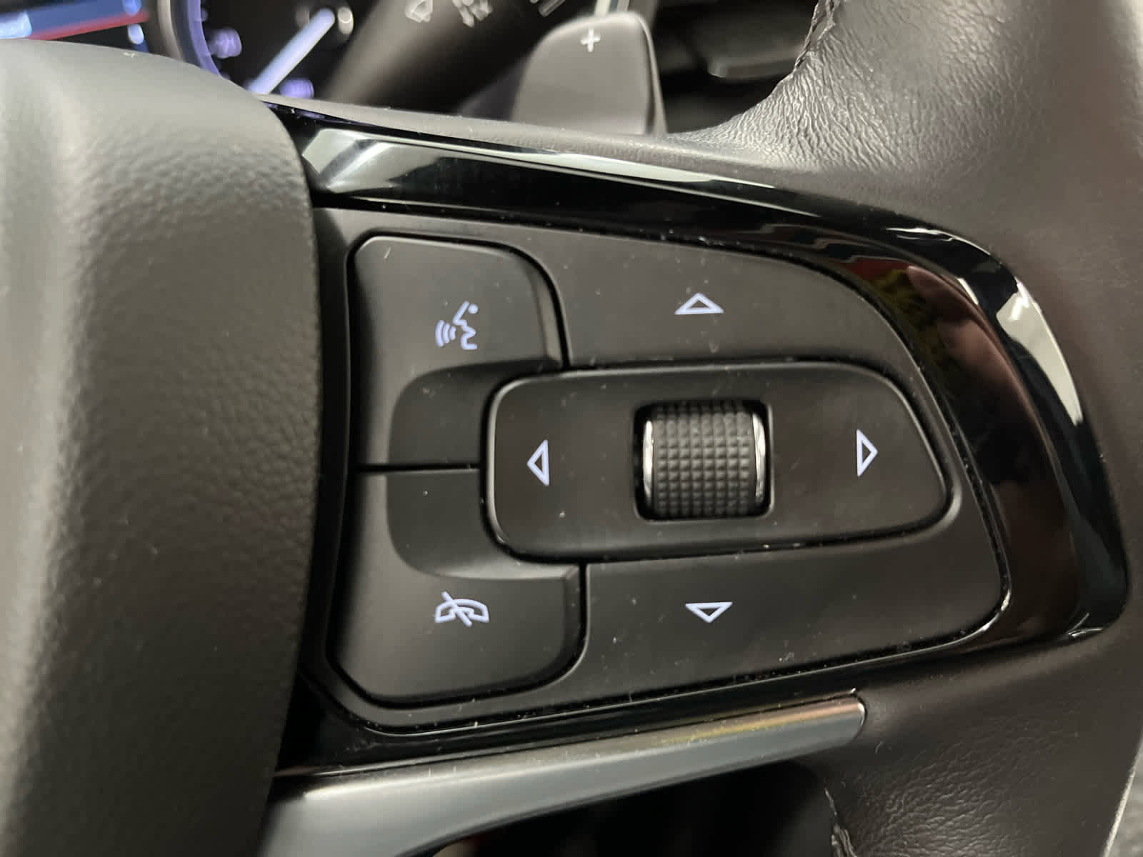 Used 2023 Buick Enclave Essence w/ Experience Buick Package image 22