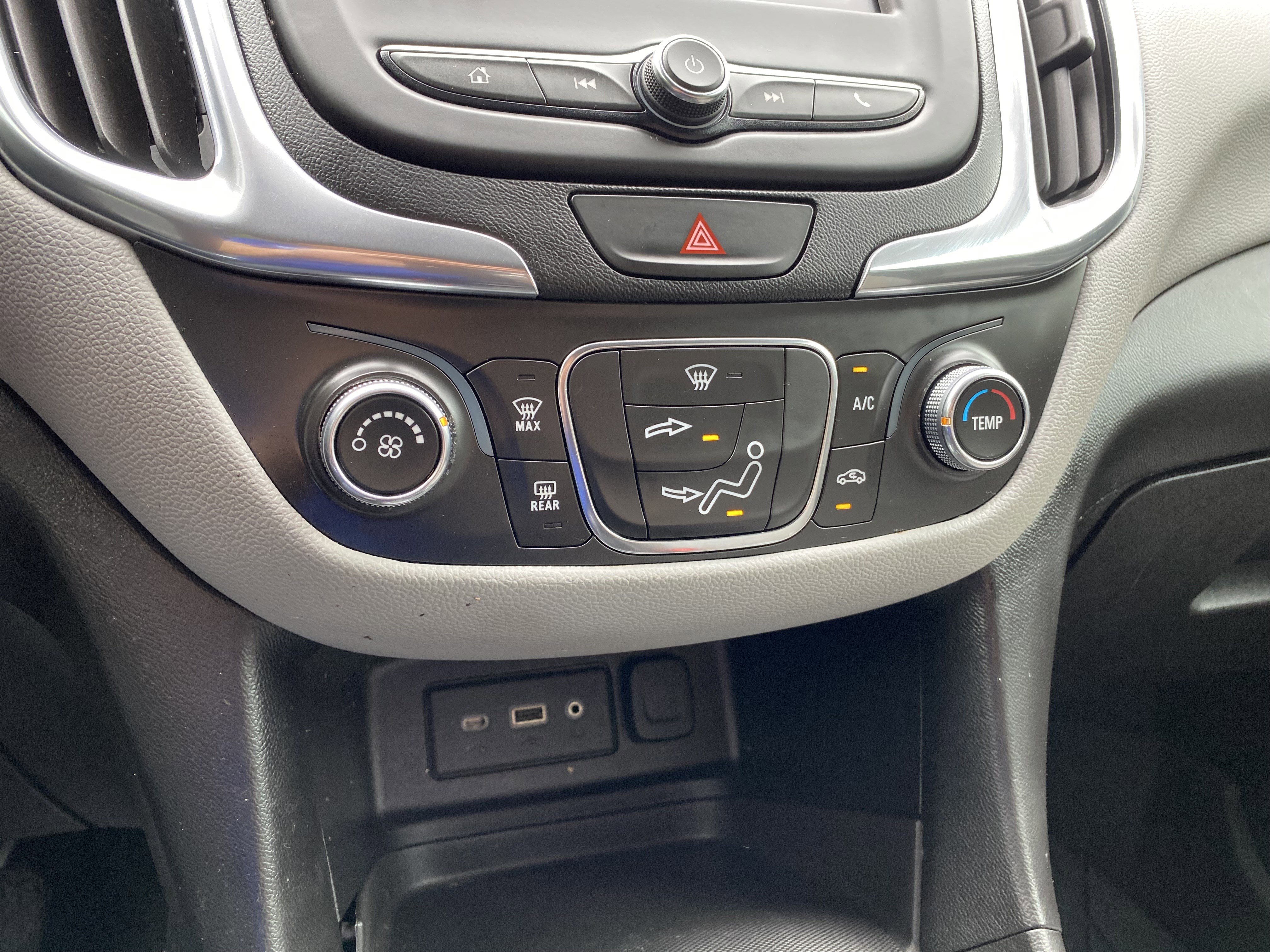 Used 2021 Chevrolet Equinox LS w/ LS Convenience Package image 26