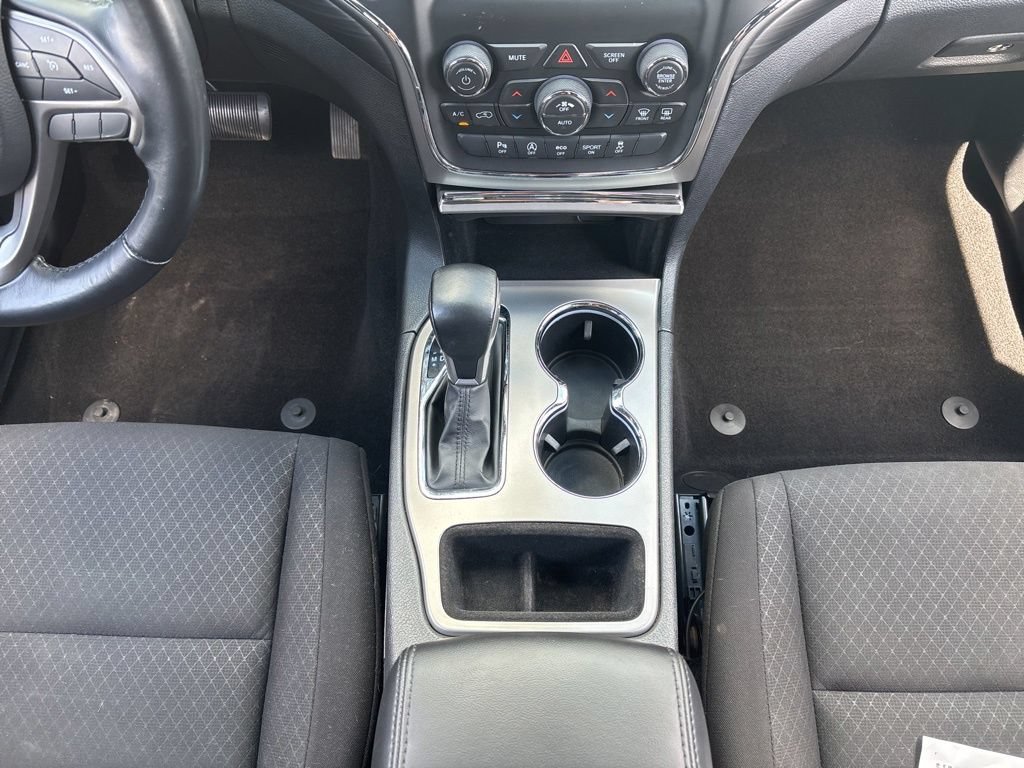 Used 2021 Jeep Grand Cherokee Laredo AWD/4WD image 17