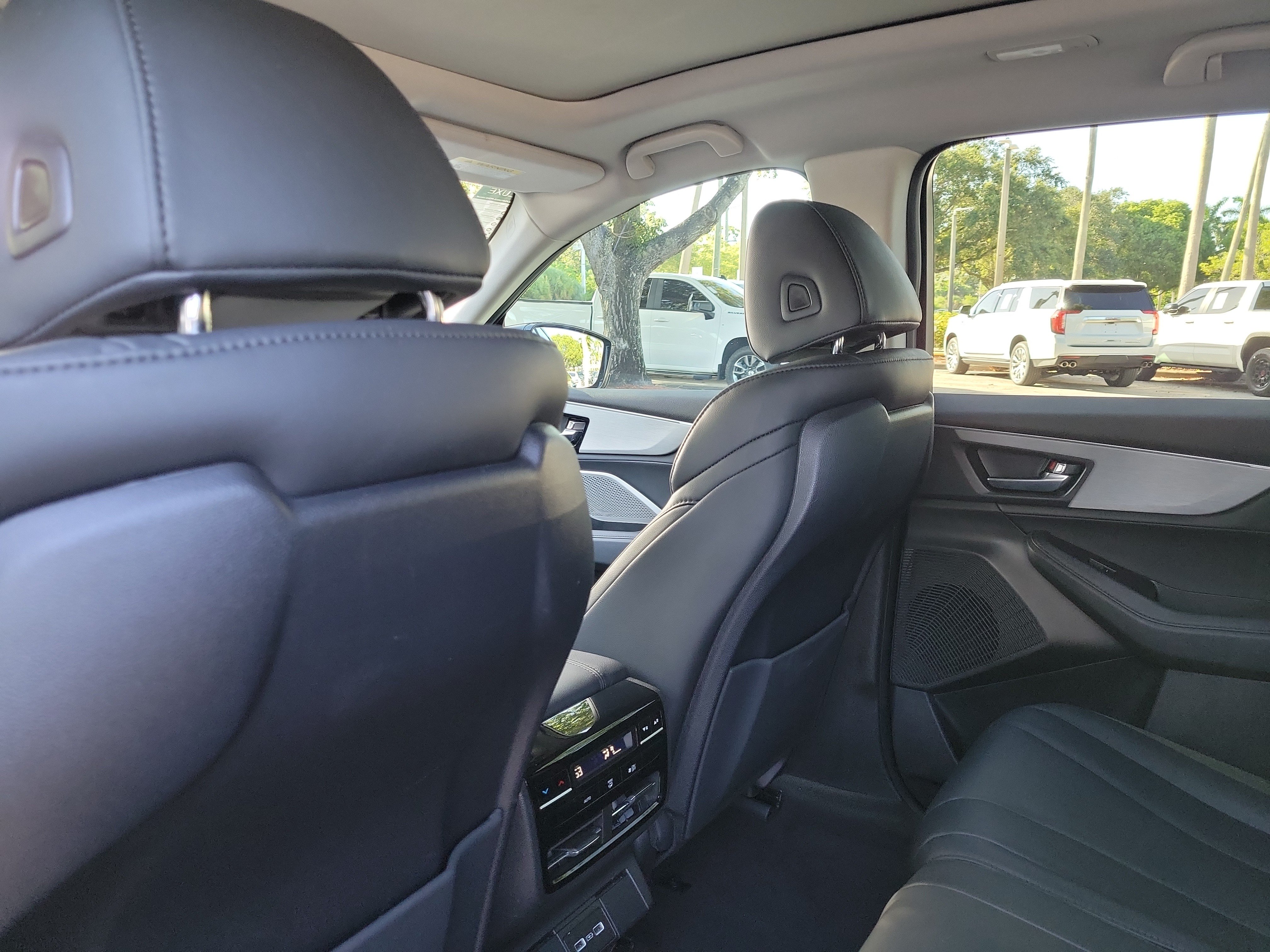 Used 2023 Acura MDX FWD image 9