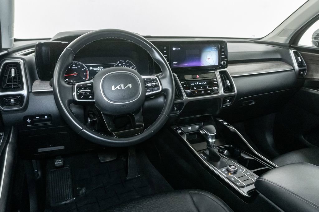 Certified 2022 Kia Sorento S w/ Panoramic Sunroof Package AWD/4WD image 10