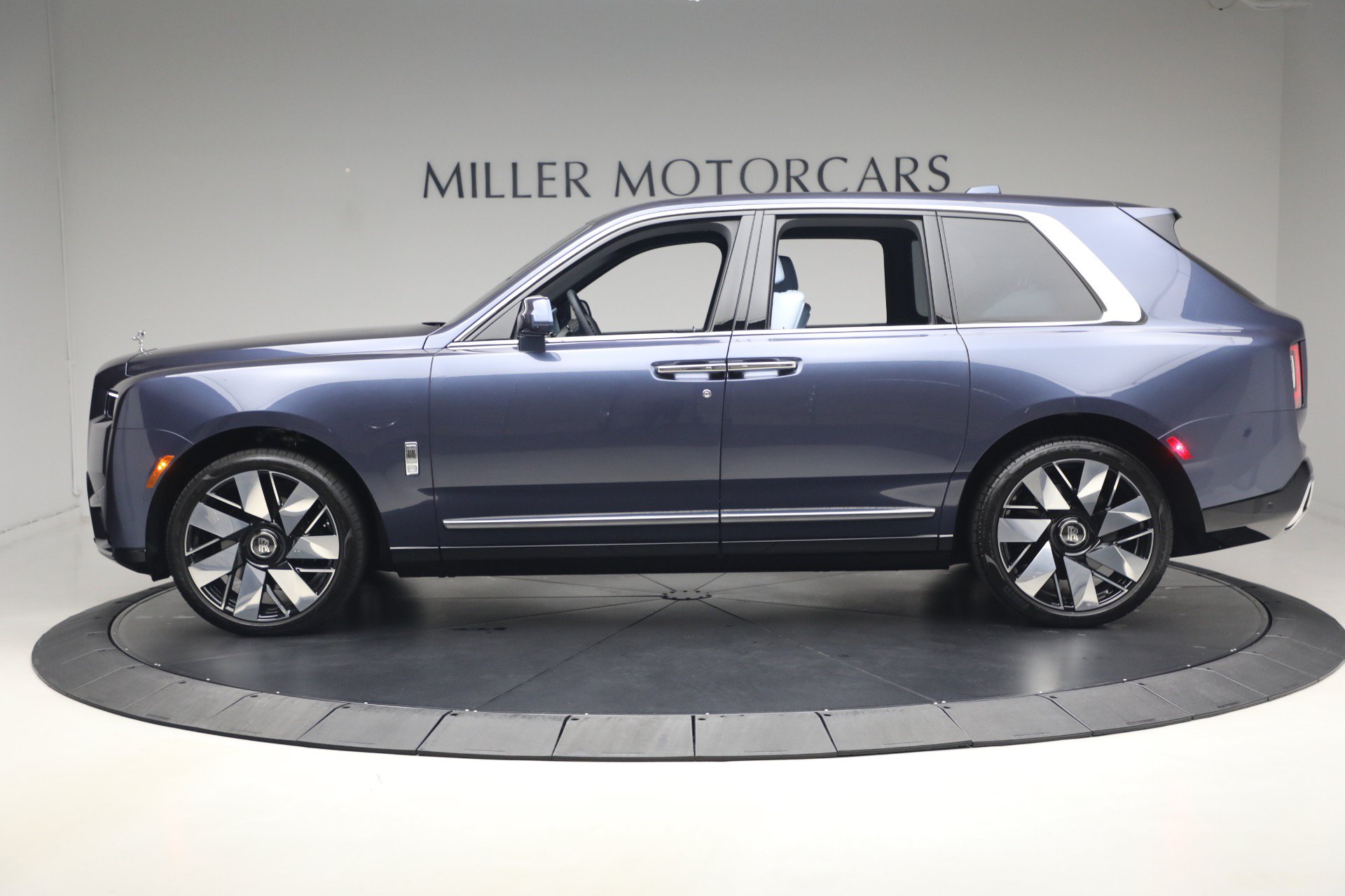 Certified 2025 Rolls-Royce Cullinan AWD/4WD image 11