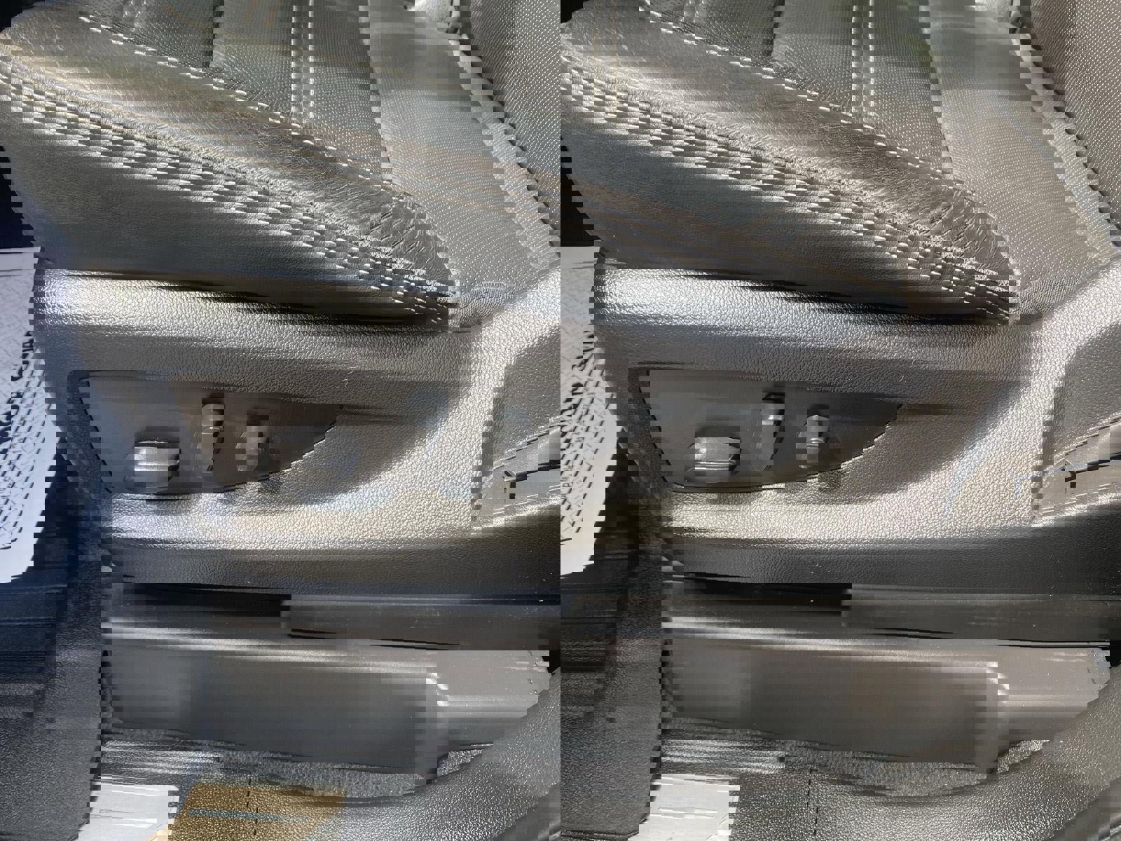 Used 2020 GMC Yukon Denali w/ Denali Premium Package image 23