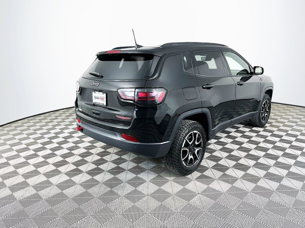 Certified 2025 Jeep Compass Trailhawk w/ Trailhawk Elite Group image 12