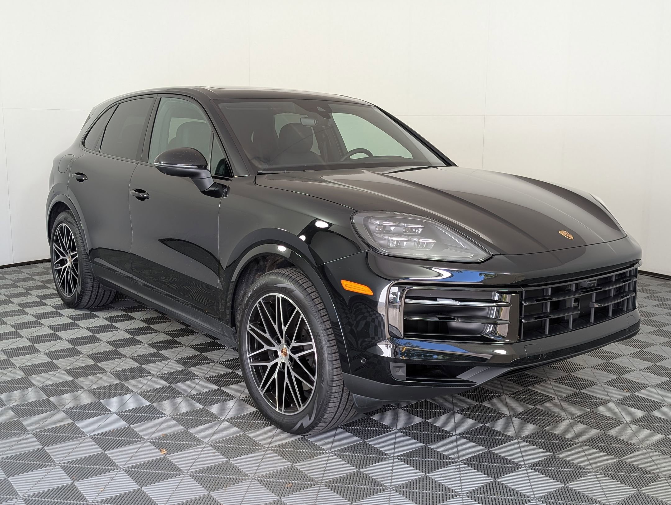 Used 2025 Porsche Cayenne image 8