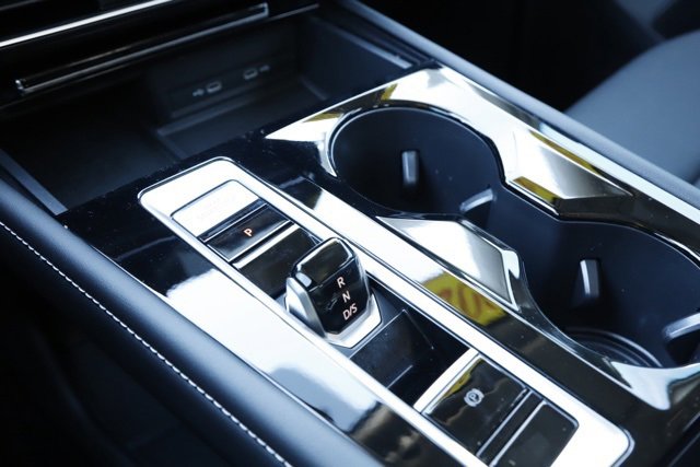 Used 2024 Volkswagen Atlas SE image 33