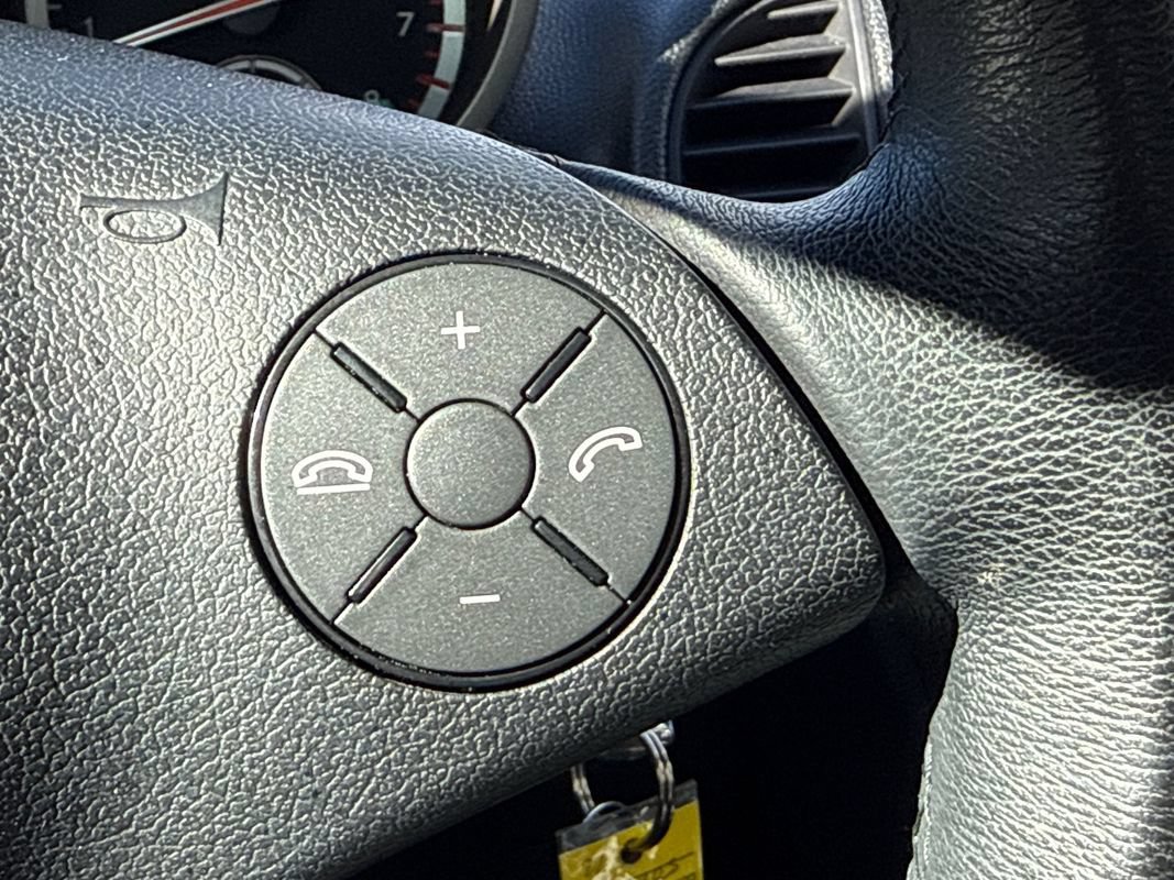 Used 2009 Mercedes-Benz SLK 300 image 18