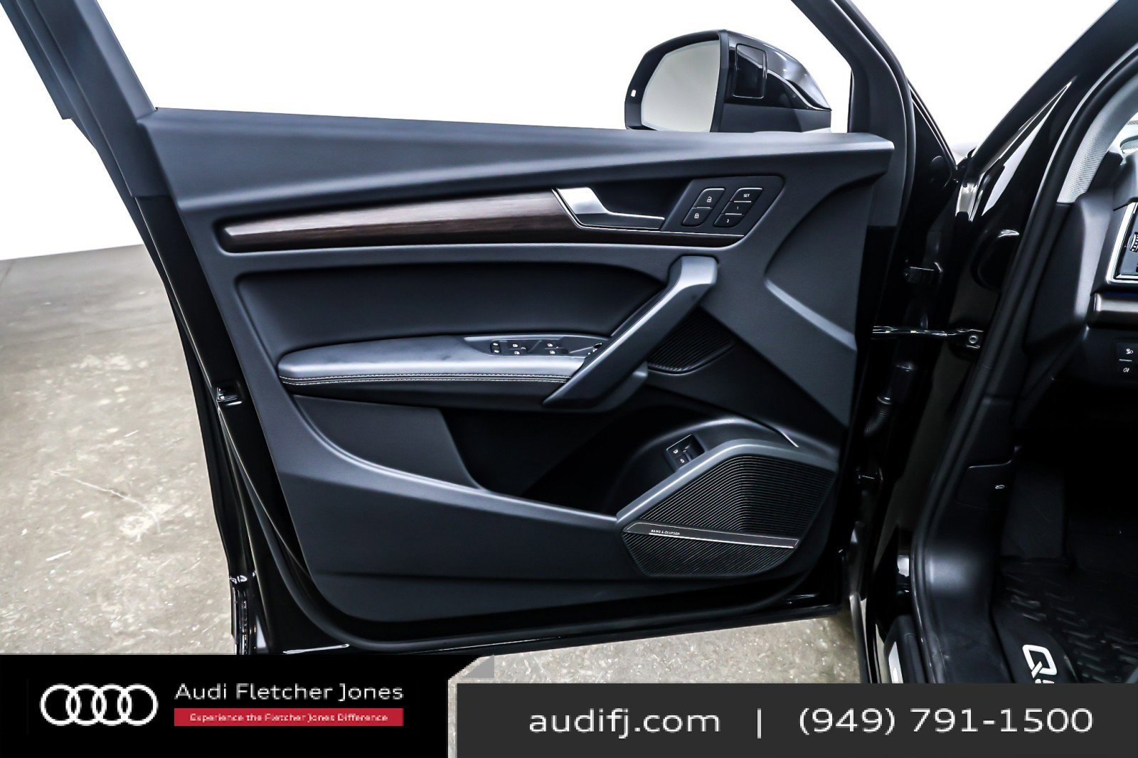 Used 2024 Audi Q5 e Prestige w/ Prestige Package image 21