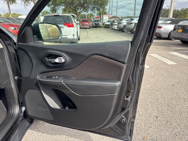 Used 2016 Jeep Cherokee Latitude w/ Comfort/Convenience Group image 12