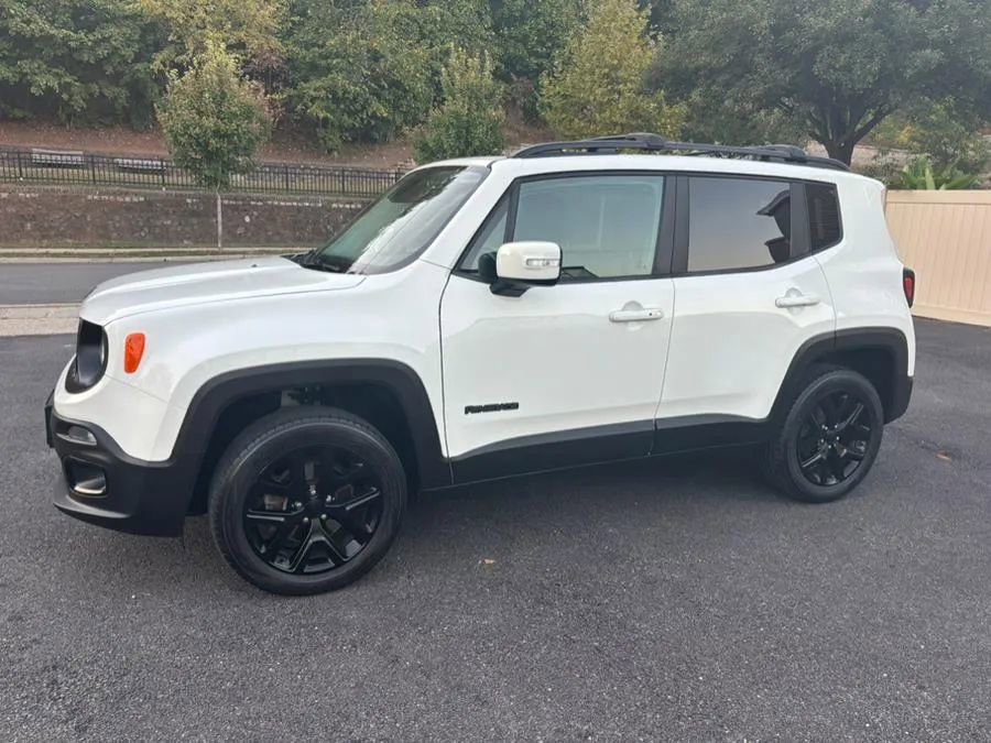 Used 2017 Jeep Renegade Altitude image 3