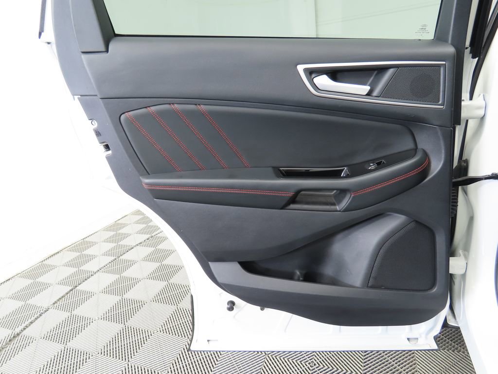 Used 2020 Ford Edge ST-Line w/ Cold Weather Package image 27