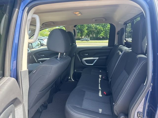 Used 2018 Nissan Titan SV image 19