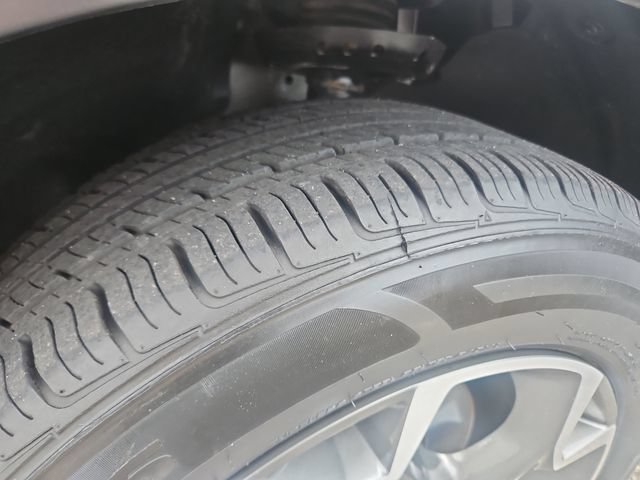 Used 2025 Chevrolet Trax LT FWD image 27