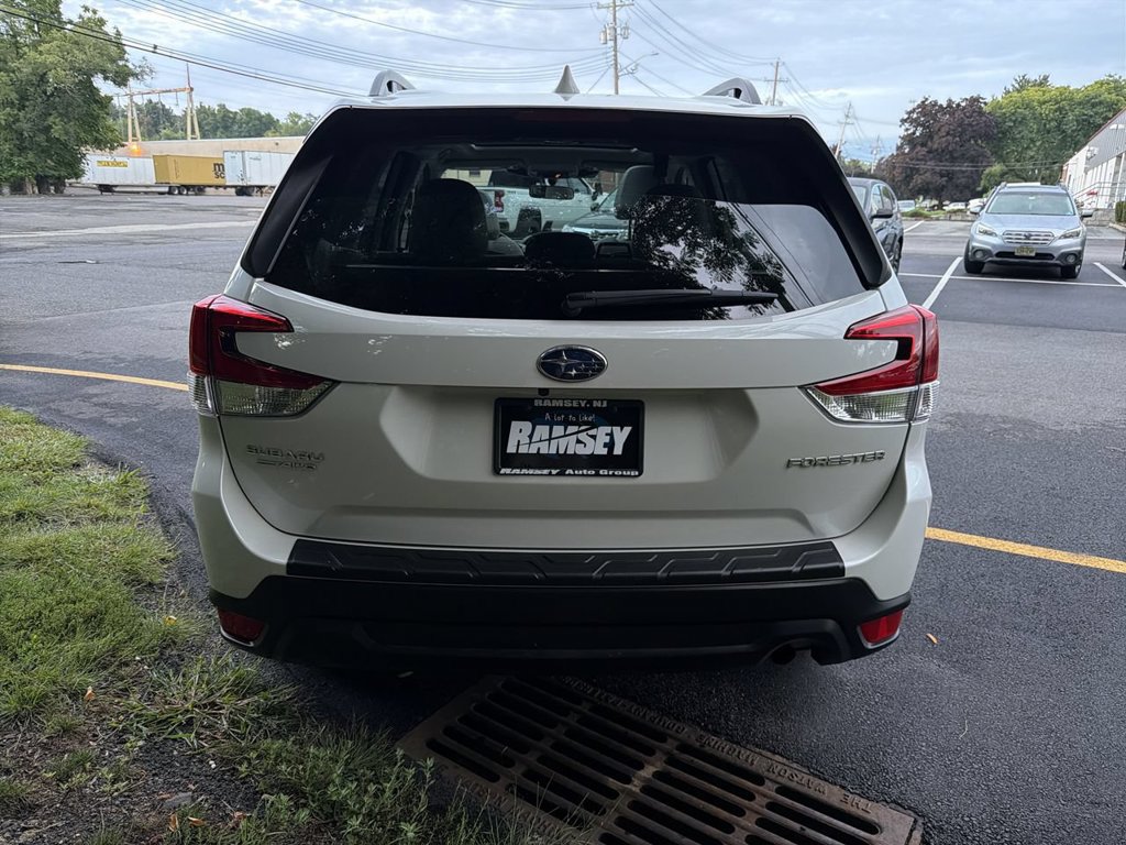 Certified 2023 Subaru Forester Premium AWD/4WD image 7