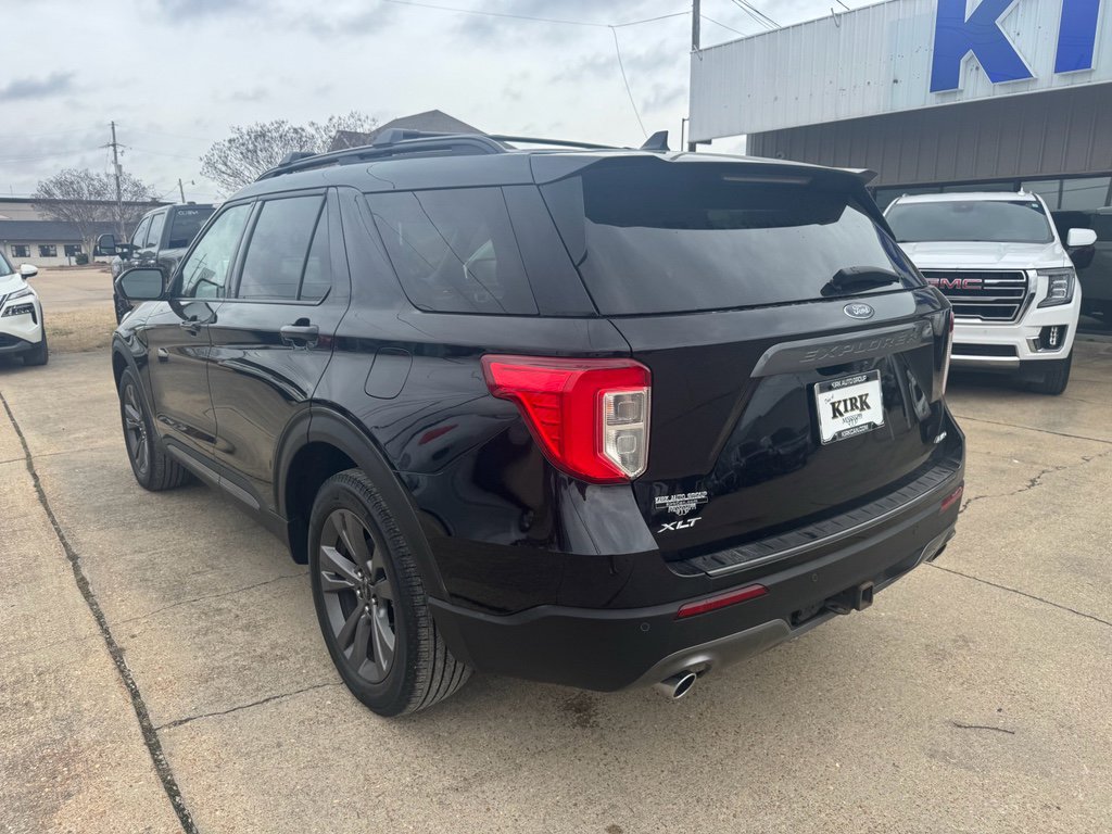 Used 2022 Ford Explorer XLT w/ Equipment Group 202A image 3