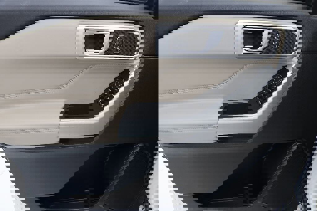 Used 2022 Ford Explorer XLT w/ Equipment Group 202A image 15