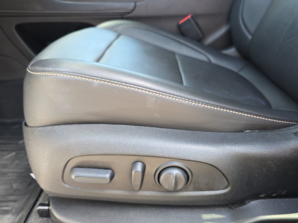 Used 2023 GMC Acadia SLT w/ Preferred Package FWD image 32