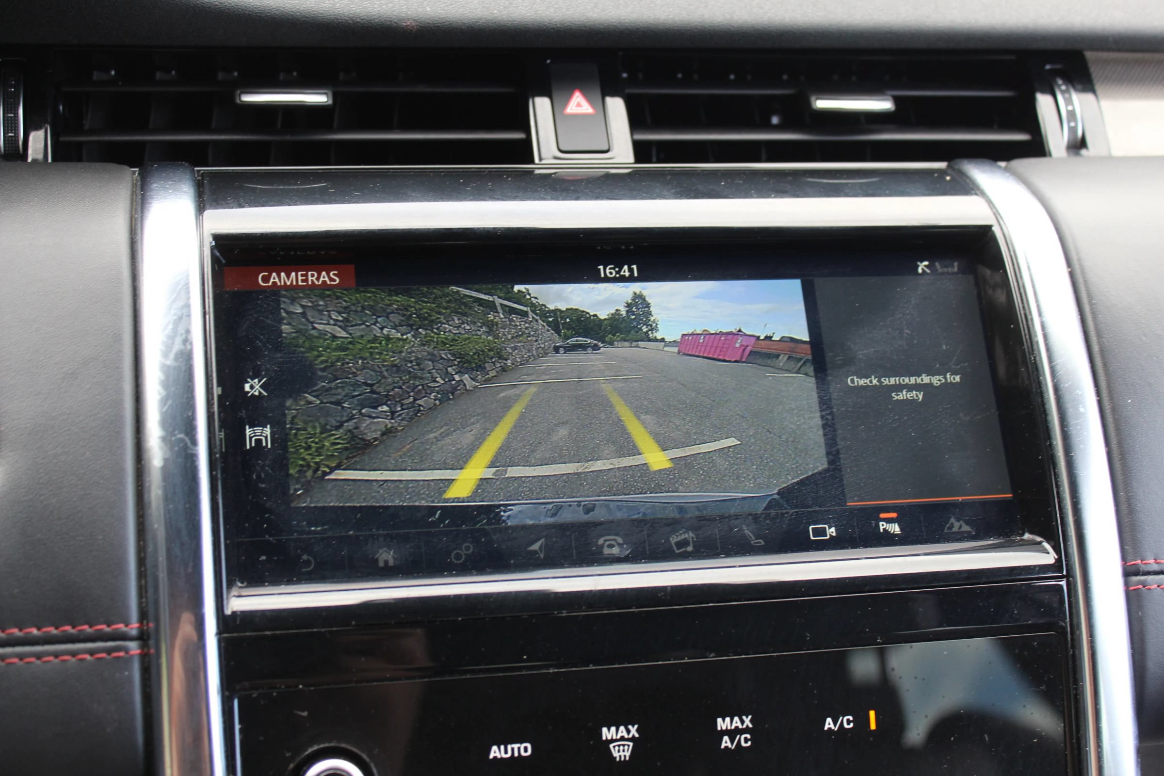 Used 2020 Land Rover Discovery Sport HSE R-Dynamic AWD/4WD image 31