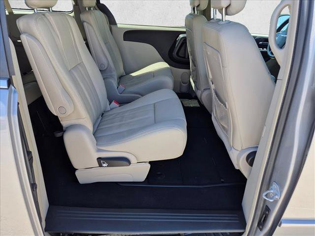 Used 2015 Chrysler Town & Country LX FWD image 20