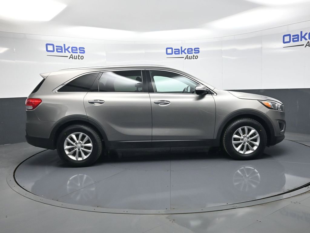 Used 2018 Kia Sorento LX w/ LX V6 Convenience Package image 9