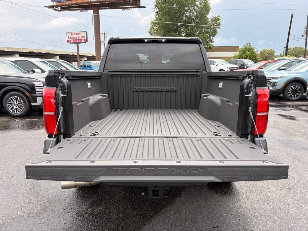 Used 2025 Toyota Tacoma SR5 AWD/4WD image 7
