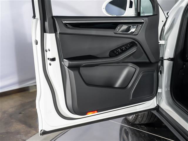 Certified 2026 Porsche Macan image 22