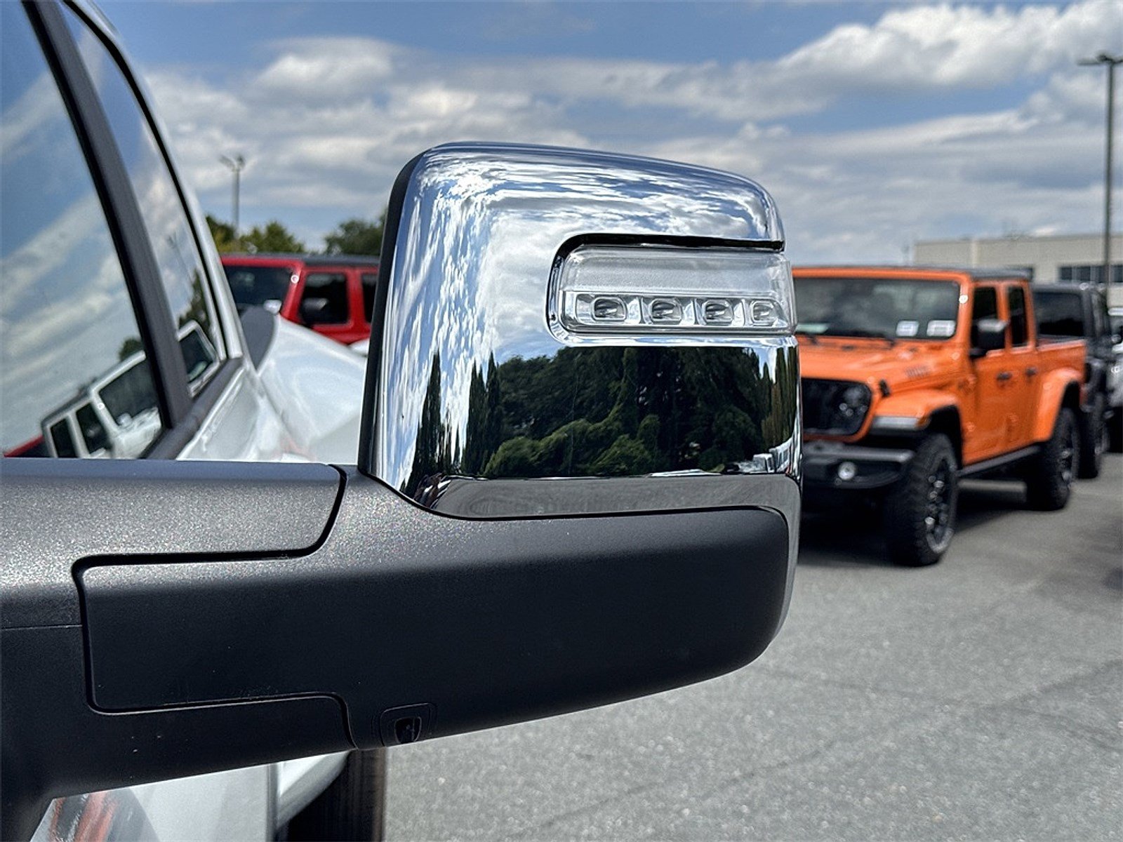 New 2025 RAM 3500 Laramie RWD image 32