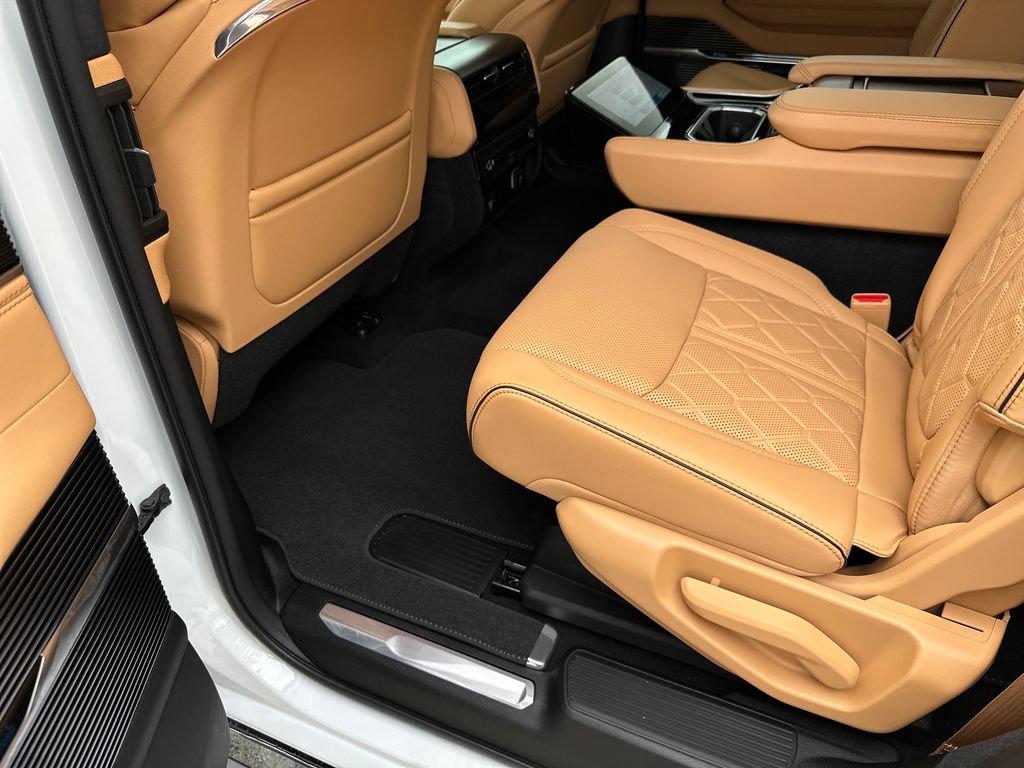 New 2026 Jeep Grand Wagoneer Summit AWD/4WD image 35