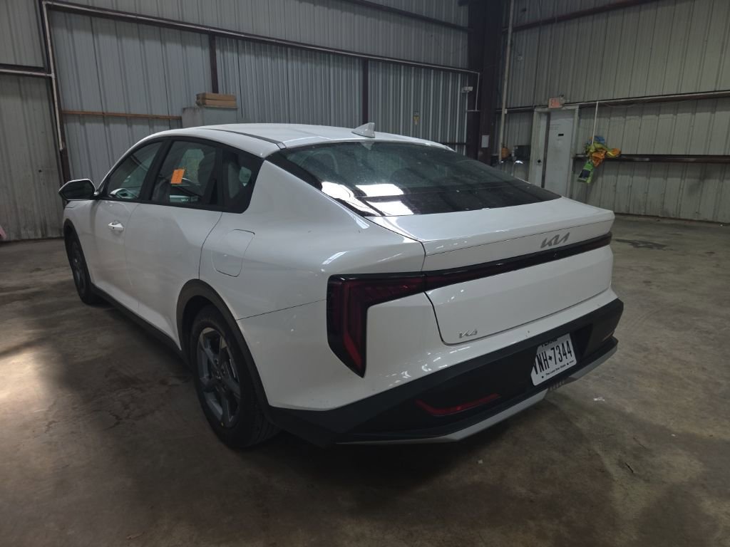 Used 2025 Kia K4 LXS image 7
