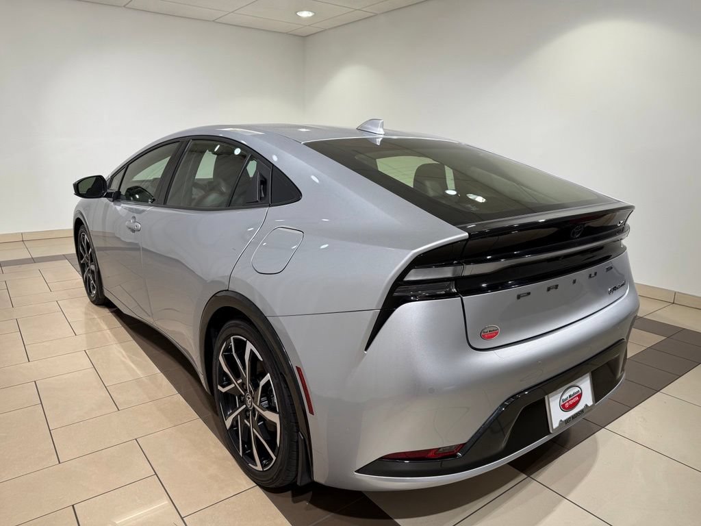 Used 2024 Toyota Prius Prime FWD image 3
