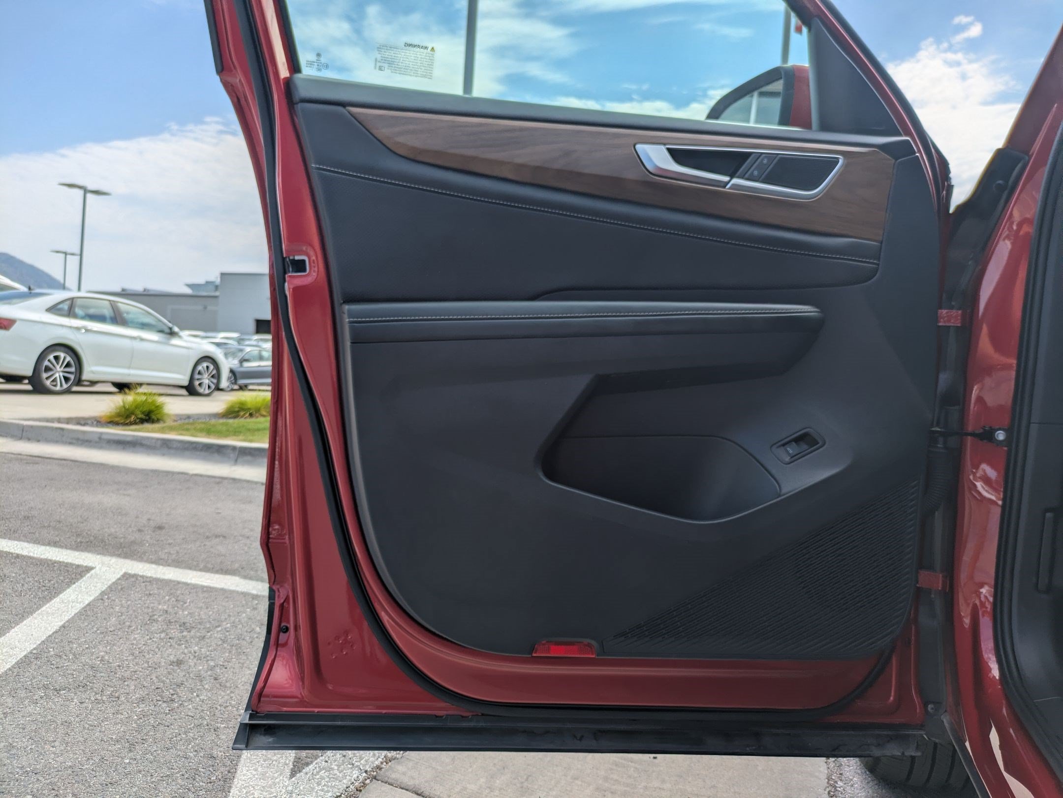 Certified 2025 Volkswagen Atlas SE AWD/4WD image 15
