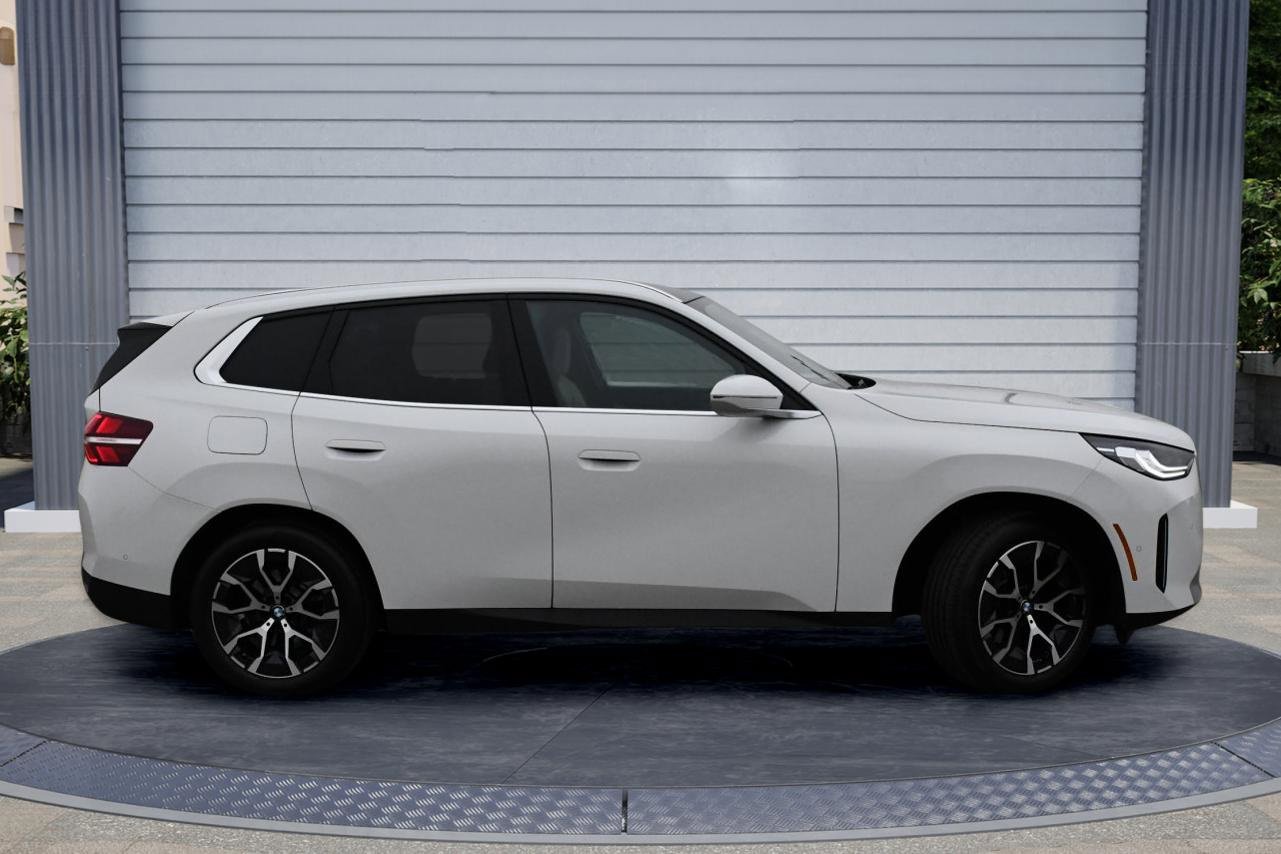 Used 2025 BMW X3 xDrive30i w/ Convenience Package image 3