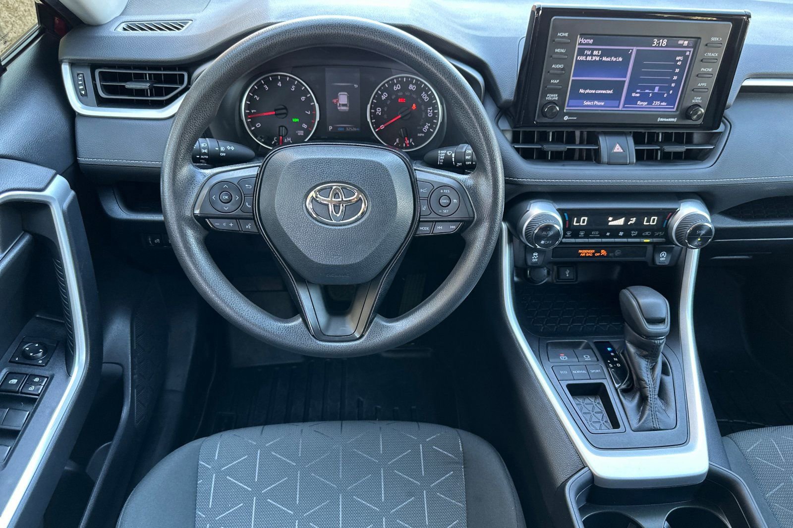 Used 2021 Toyota RAV4 XLE w/ Carpet Mat Package (TMS) image 15