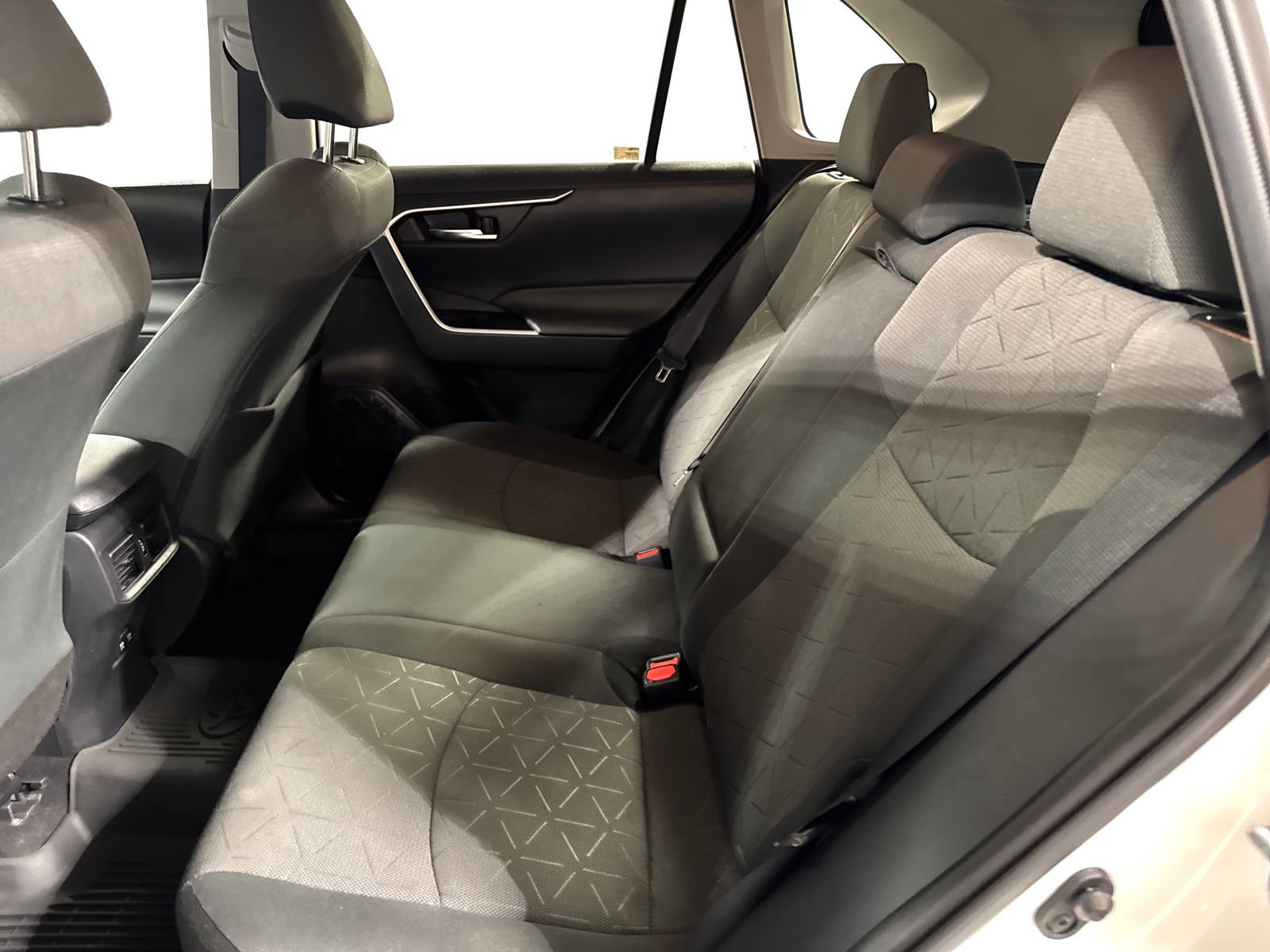 Used 2020 Toyota RAV4 XLE w/ XLE Grade Weather Package AWD/4WD image 36