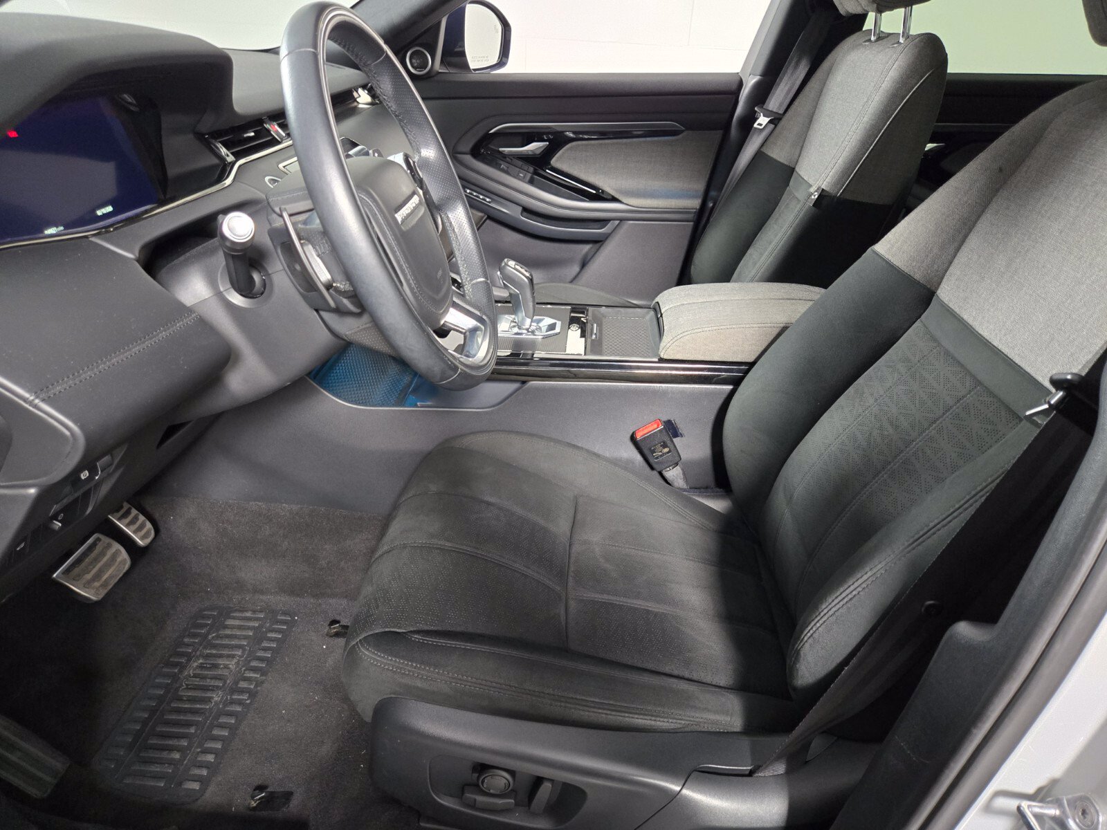 Used 2020 Land Rover Range Rover Evoque R-Dynamic HSE AWD/4WD image 11