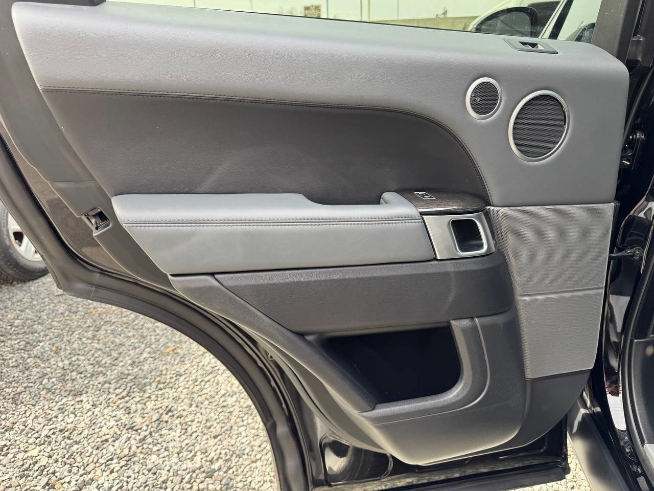 Used 2015 Land Rover Range Rover Sport HSE image 15