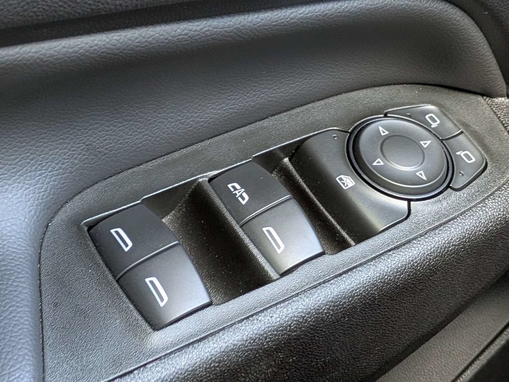 Used 2024 Chevrolet Equinox LT FWD image 25