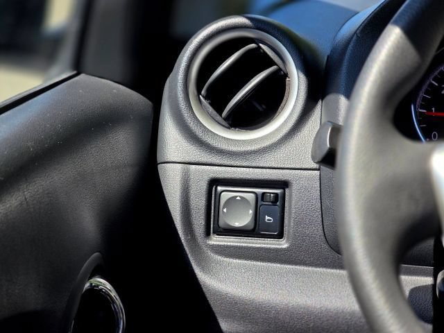 Used 2015 Nissan Versa SV FWD image 21