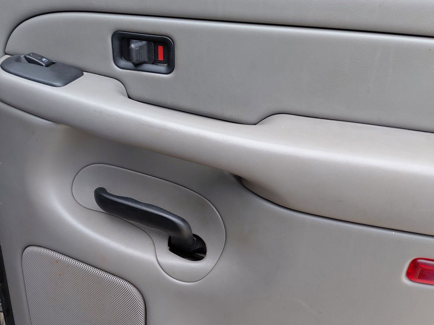 Used 2004 Chevrolet Suburban LT w/ Preferred Equipment Group image 18