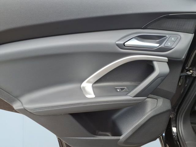 Used 2025 Audi Q5 Premium w/ Convenience Package image 15