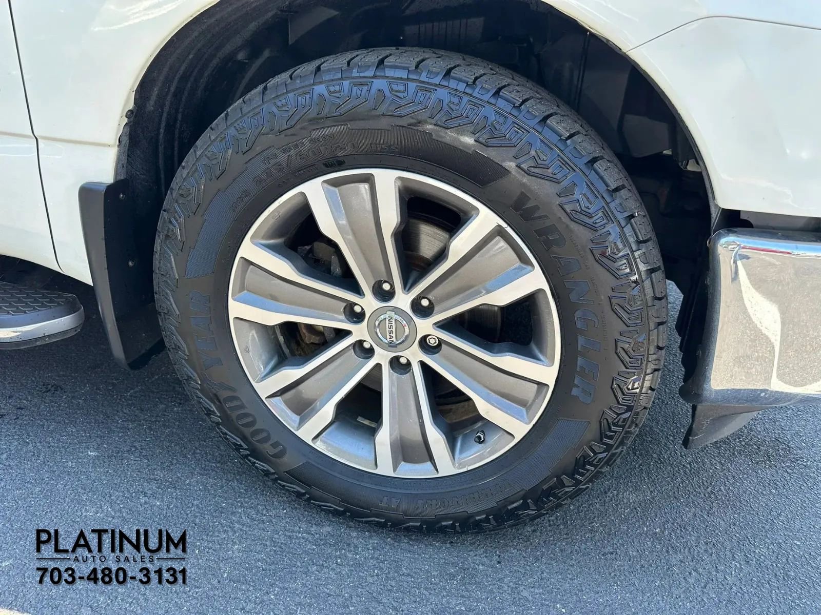 Used 2017 Nissan Titan SL RWD image 23