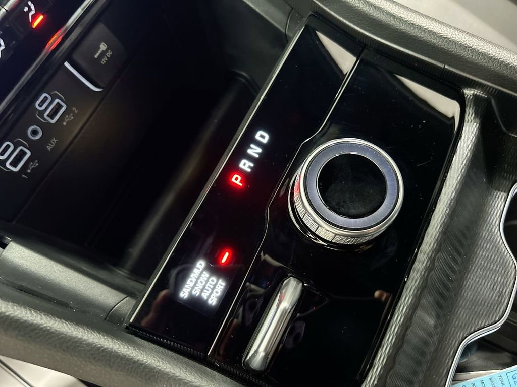 Used 2025 Jeep Grand Cherokee Limited w/ Black Appearance Package image 18