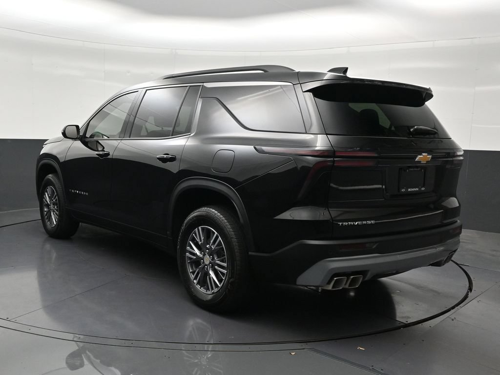 Used 2026 Chevrolet Traverse LT FWD image 3
