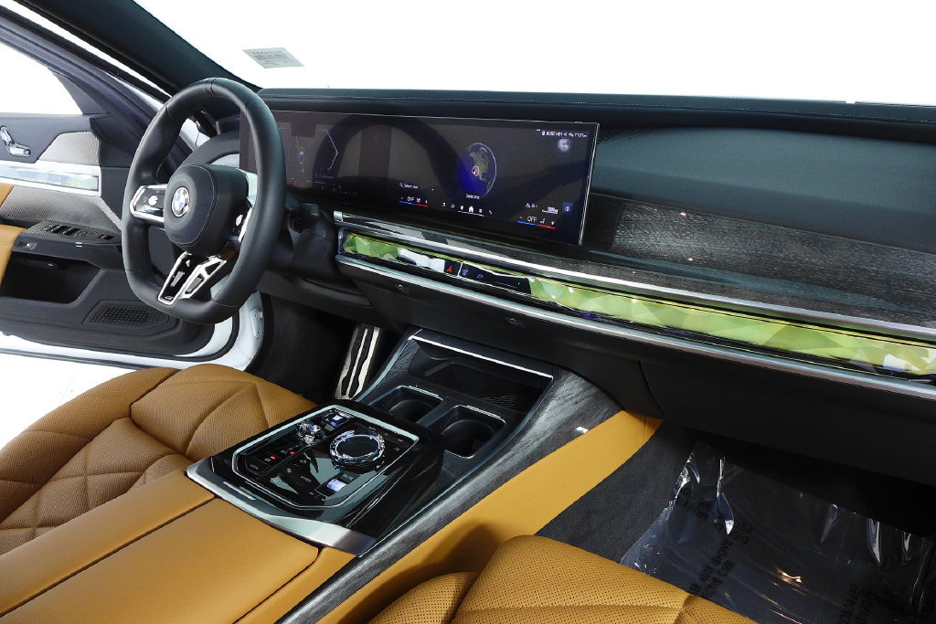 Certified 2024 BMW 740i w/ Premium Package RWD image 13
