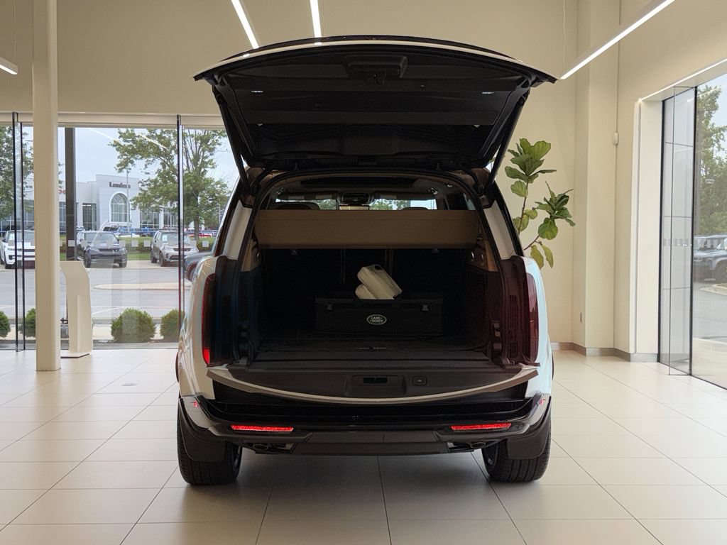 New 2026 Land Rover Range Rover SV AWD/4WD image 11