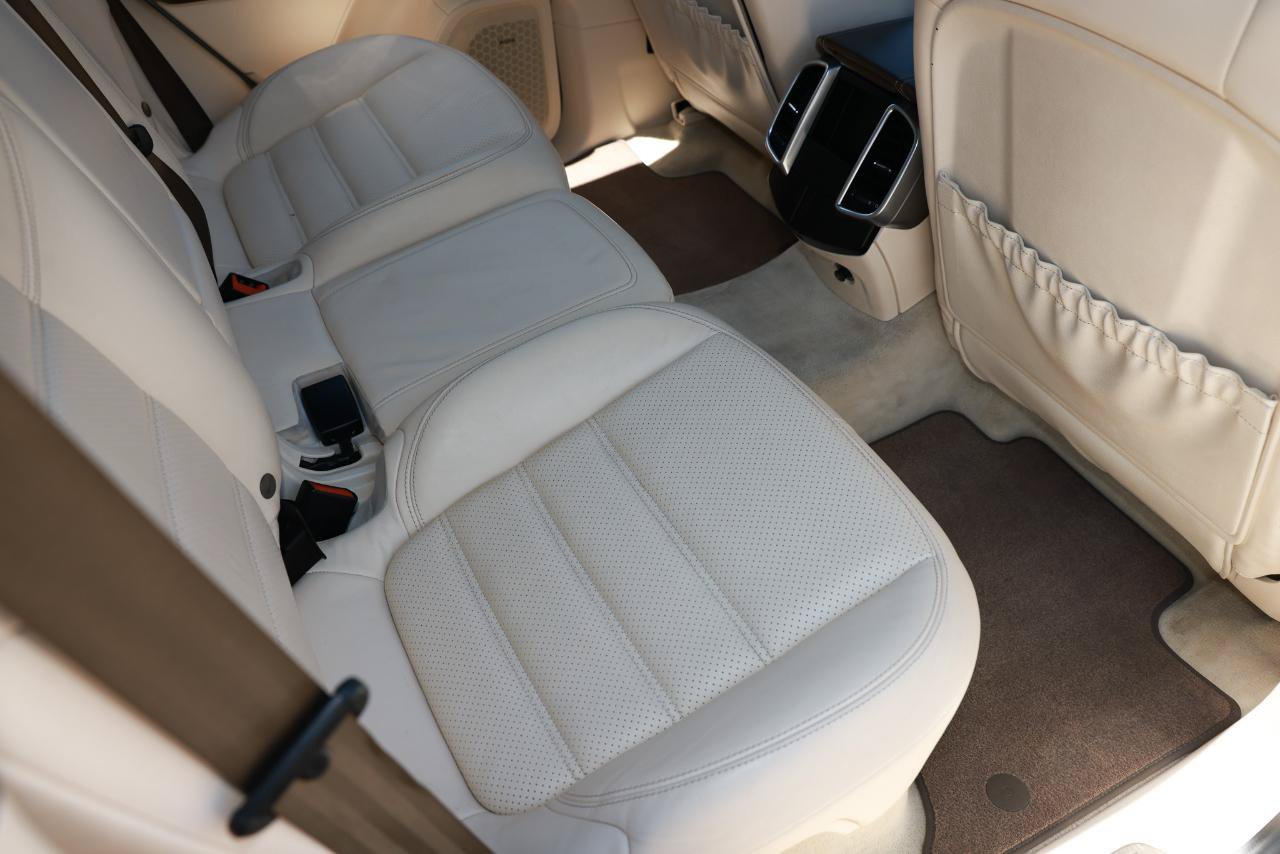 Used 2014 Porsche Cayenne GTS AWD/4WD image 14