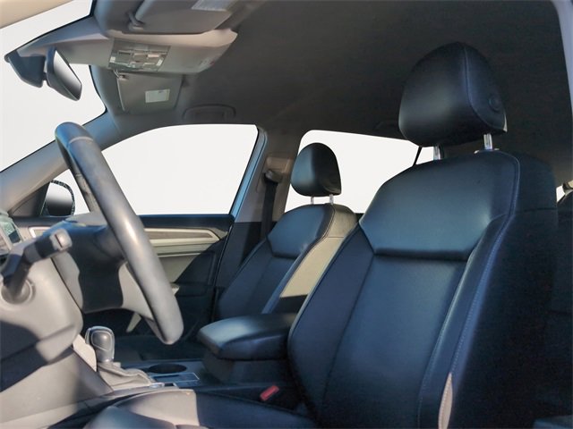 Used 2018 Volkswagen Atlas SE w/ R-Line Package image 9