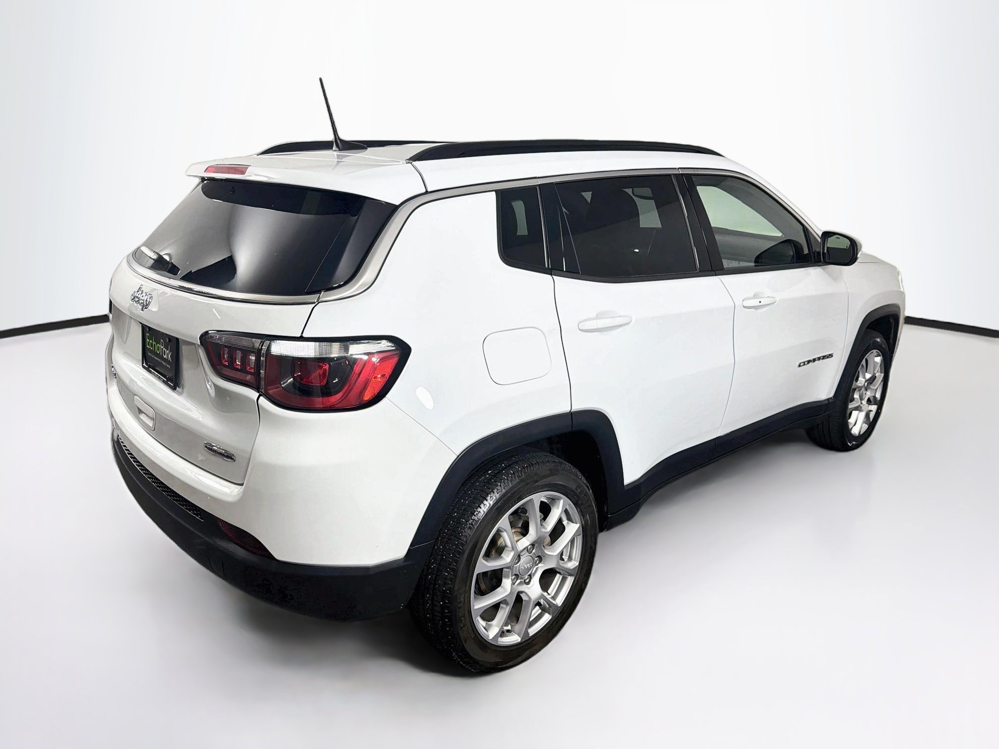 Used 2023 Jeep Compass Latitude AWD/4WD image 9